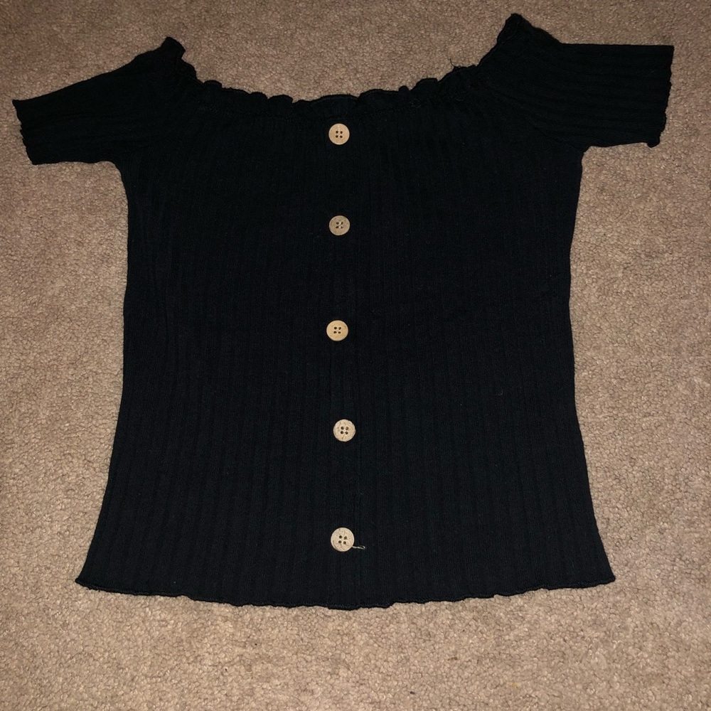 Black top. MED fits like a SMALL.